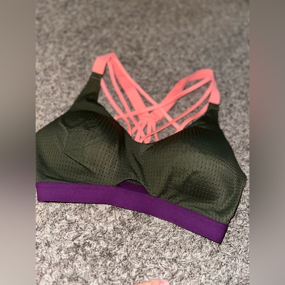 VICTORIA'S SECRET SPORT Racerback Sports Bra Size 32D - Picture 4 of 9